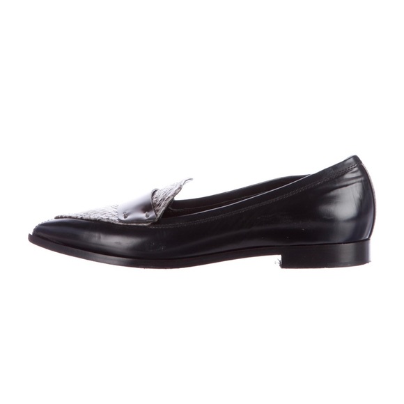 Nicholas Kirkwood
Pointed-Toe Snakeskin Loafers
Size: 5.5 |IT 35.5 - Picture 3 of 5